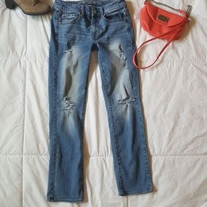 American Eagle Women's distressed jeans= 6 short